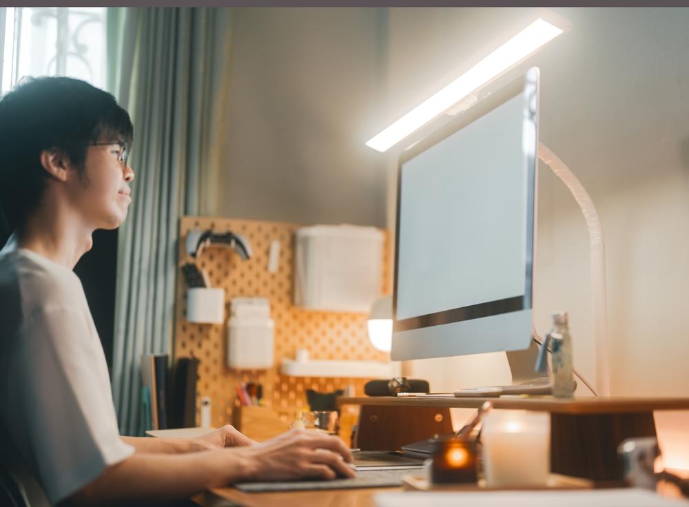 Justerbar höj och sänkbar lampa för ergonomiskt hemmakontor